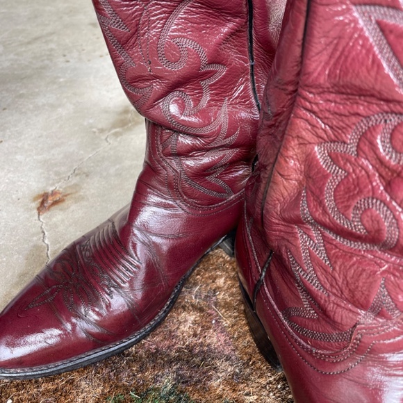Classy Men’s Burgundy Western Boots